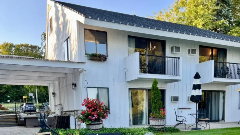 Vineyard Inn Suttons Bay Northern Michigan