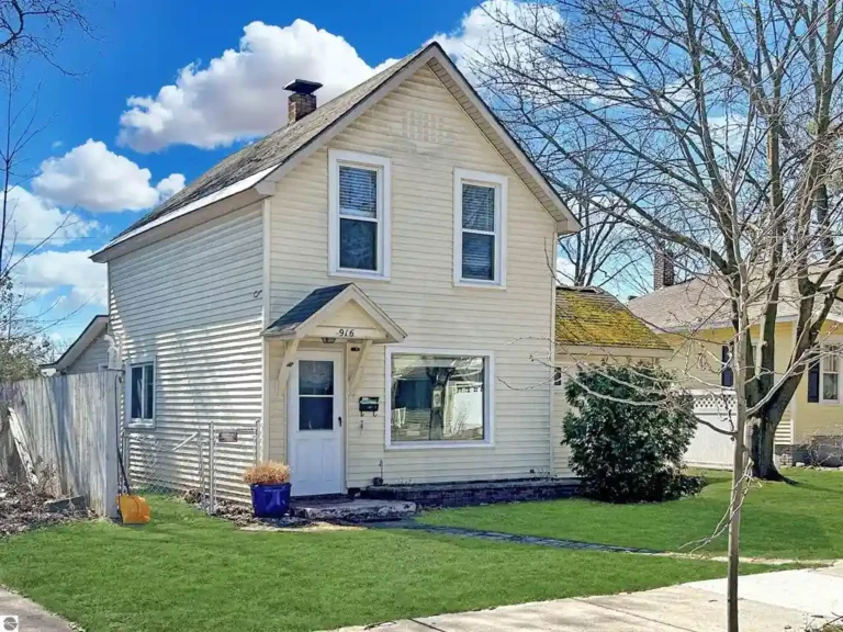 traverse city real estate deals